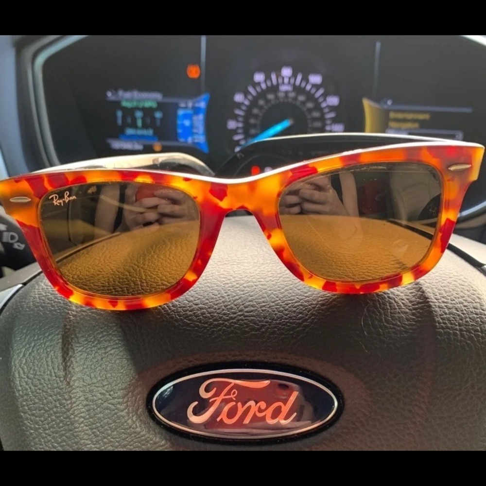 Ray-ban Wayfarer Tortoise Sunglasses